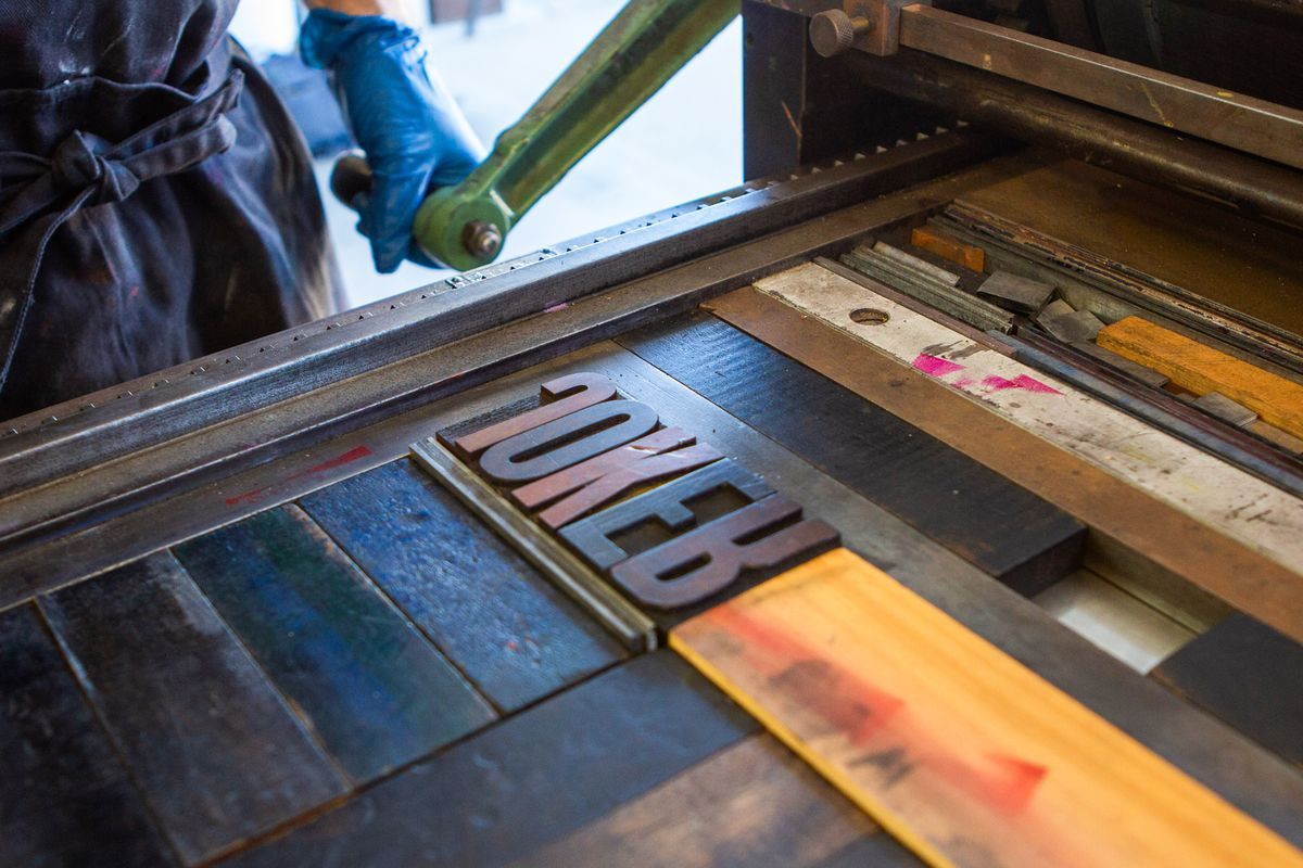 How Joker’s gritty logo was created with wood type letterpress buff.ly/2QxPkue #typography #jocker #typoefont #printing #fontdesign