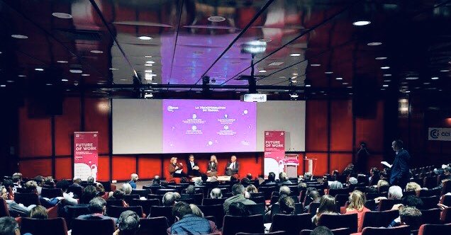 guillaumecairou's tweet photo. Merci à la ministre du Travail @murielpenicaud aux 2️⃣5️⃣ intervenants et aux près de 5️⃣0️⃣0️⃣ participants de #futureofwork 2019, tous engagés pour l’emploi de demain. Le futur du travail sera enthousiasmant. Le futur du travail, c’est maintenant 🚀 https://t.co/jP5OhZgXnM