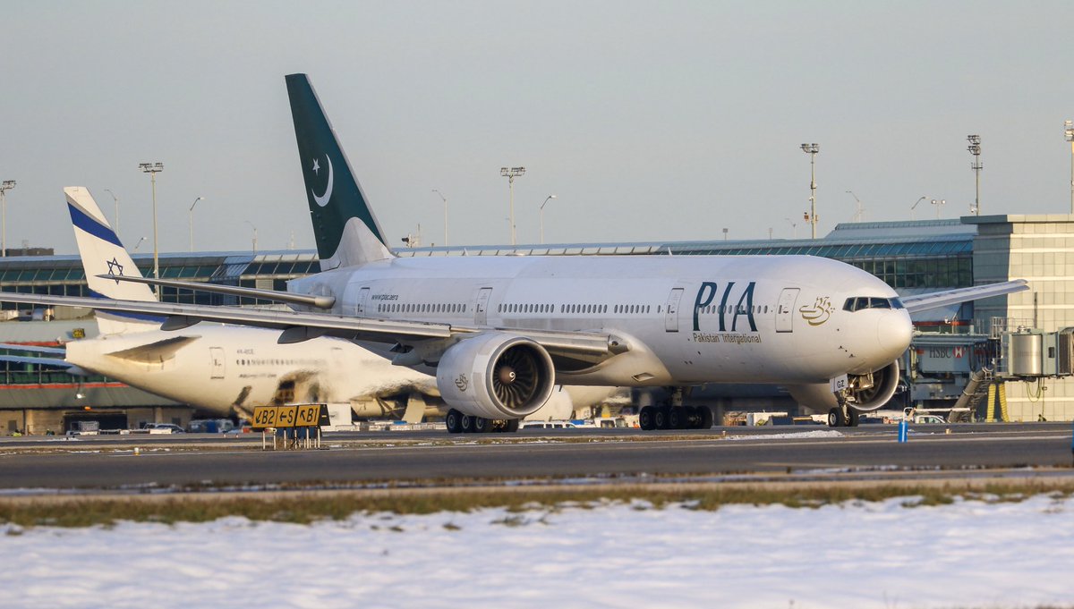 TomPodolec's tweet photo. PIA at PIA
Pakistan International Airlines #PK784 taxiing in Toronto for departure to Karachi.
AP-BGZ Boeing 777-200 https://t.co/9s7s9XSqD6