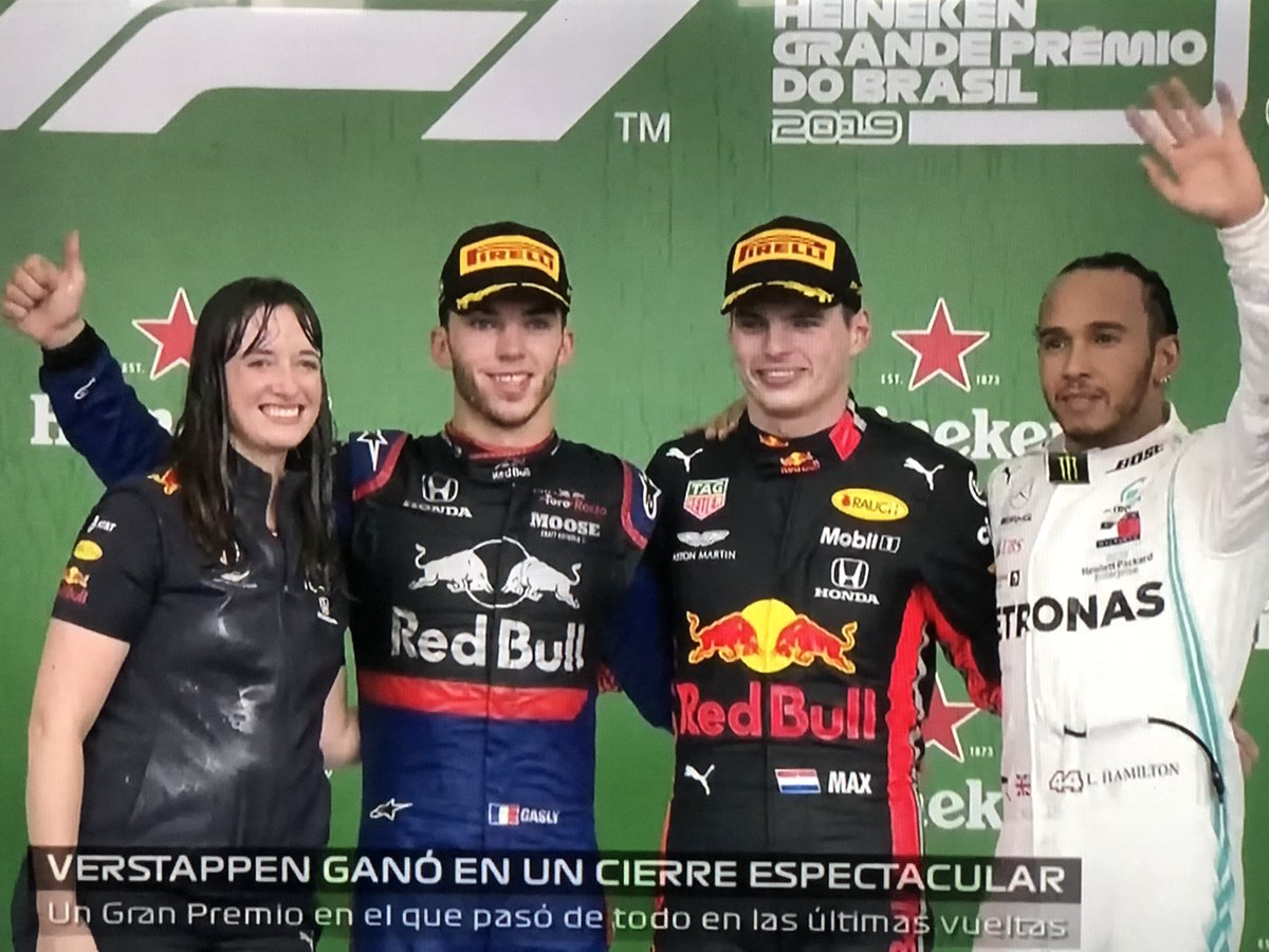 pmdoca's tweet photo. Bien por Red Bull, hoy una de las ingenieras los acompañó en el podium 💪🏻
 #BrazilGP https://t.co/mRhpWgGkpI