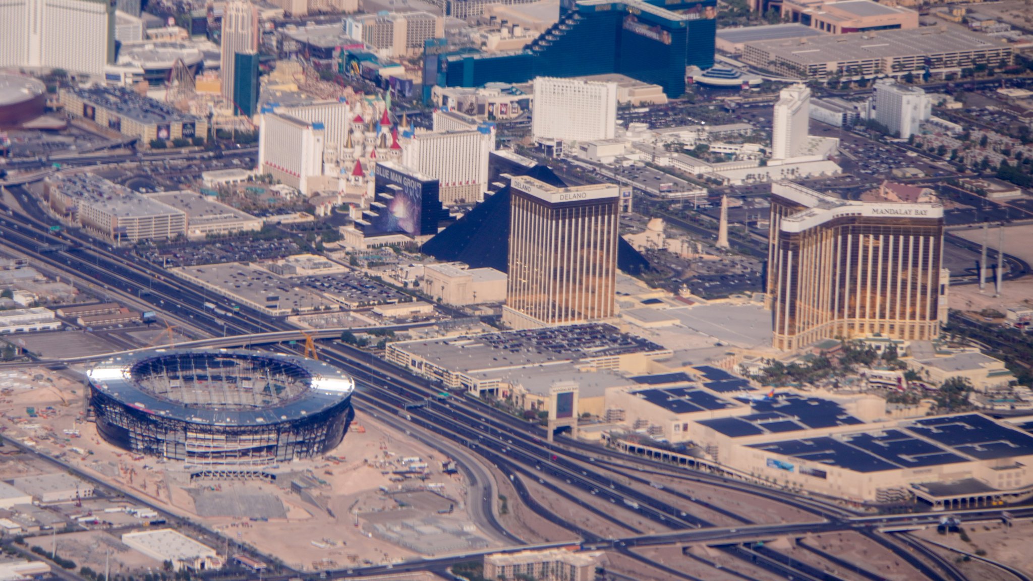 Bioreconstruct 在twitter 上 Aerial View Of Allegiant Stadium And Mandalay Bay In Las Vegas Las Vegas Raiders Play In This Stadium Next Year T Co Drtmzmmemu Twitter