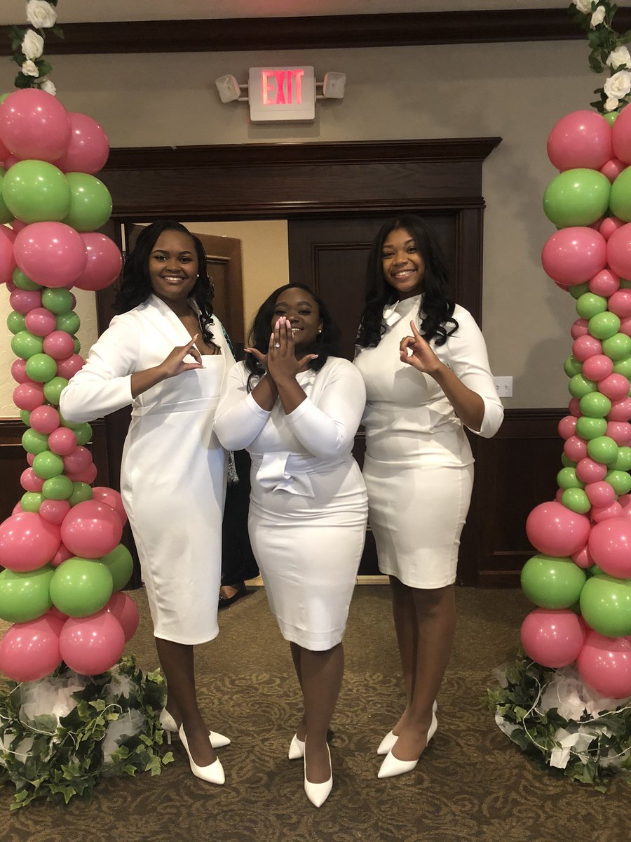 Queen__x2's tweet image. &amp;amp; Im proud to tell the world, I got my pearls 💗💚 #Fall19