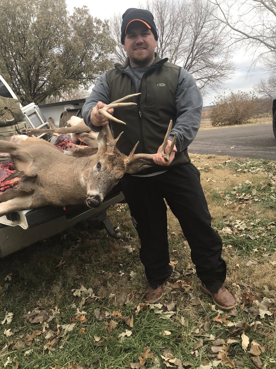 jakehastings51's tweet photo. Had a great opening weekend of deer season in Nebraska.  #flatwaterretrievers #hunting #nebraska #deerhunting #whitetail #drakewaterfowl #howdoyouhunt #whatgetsyououtdoors https://t.co/ViMzh6Ru1F
