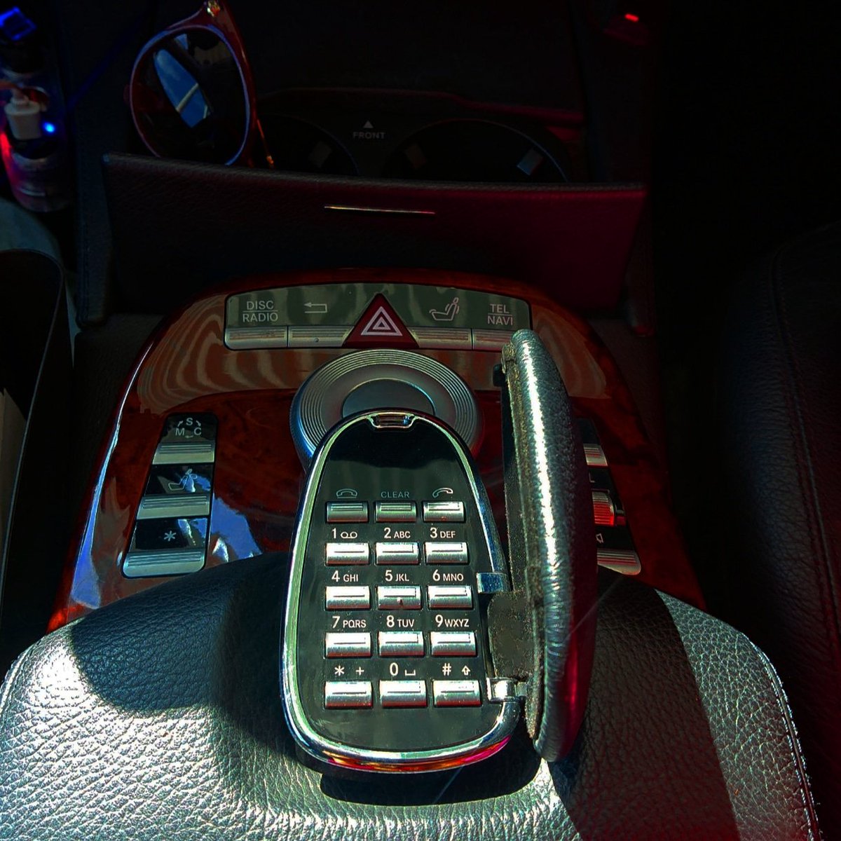 宮ありさ Auf Twitter Bluetoothを設定したからずっと飾りと化していたこれが使えるようになりました 蓋を開けると電話がかけられるようにボタンが付いてます 車 車内装 メルセデス メルセデス女子 メルセデスベンツ メルセデスベンツsクラス ベンツ 高級車