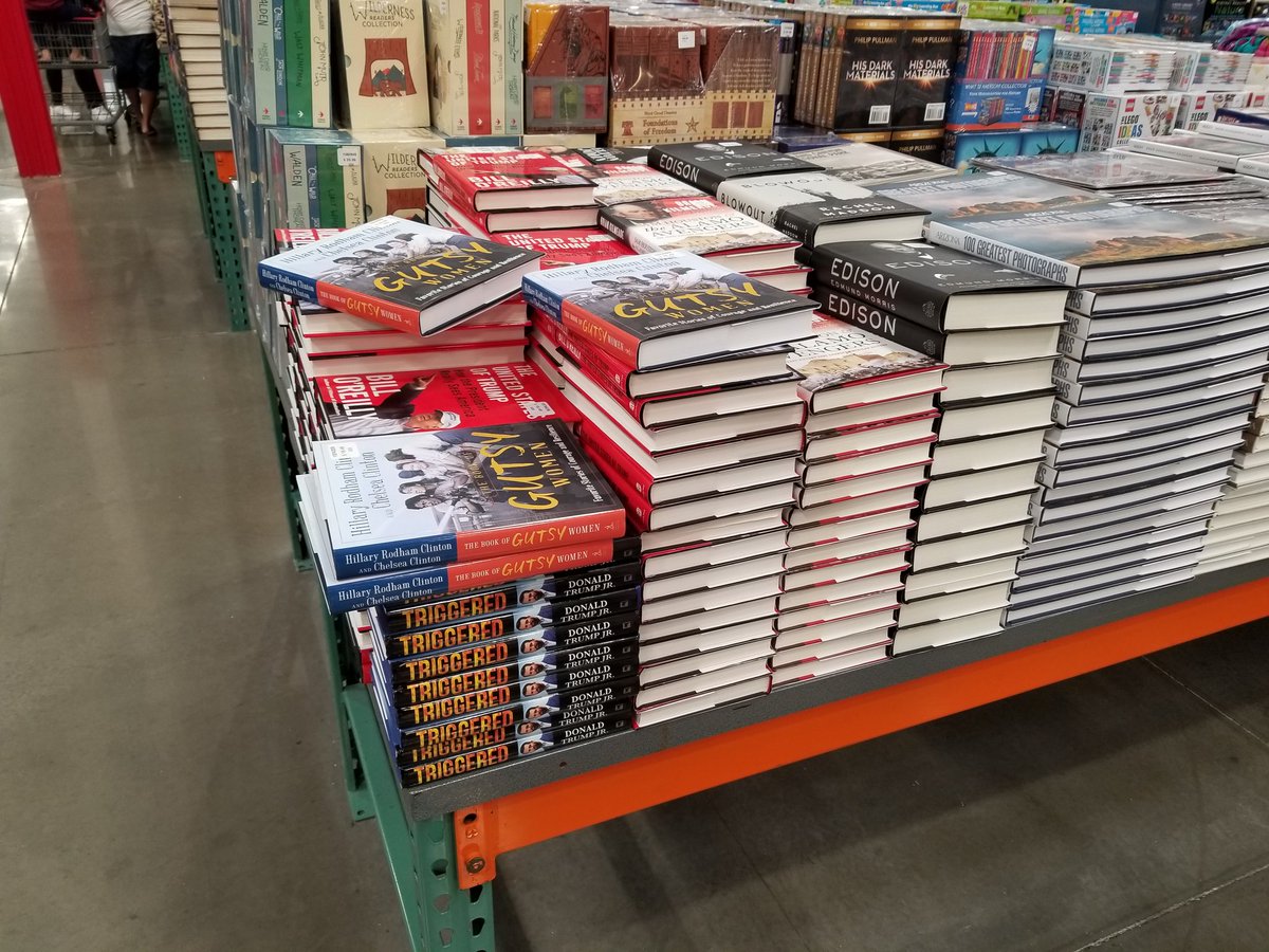 🤣😂This warms my❤
In Costco, about to look at some books & saw a woman pick up @HillaryClinton & @ChelseaClinton's book #gutsywomen. She then proceeded to lay several copies over the top of Bill O'Reilly & DT Junior's books, I went & gave her a fistbump❣ #VoteBlueToSaveAmerica