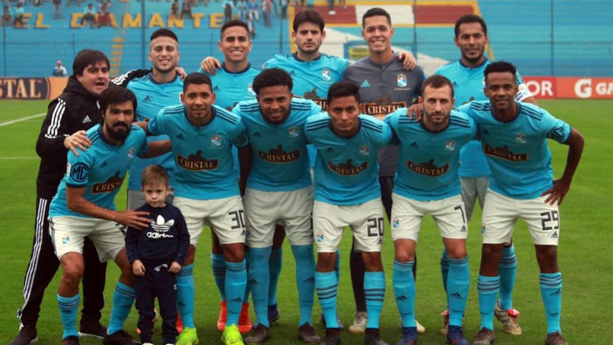 sangrecrema1924's tweet photo. POR AHORA HAY SEMIFINALES 🔥

Si el campeonato terminara el día de hoy, Binacional iría directo a la final y tendríamos semifinales. 

- @ClubSCristal frente a @ClubALoficial 
- @Universitario frente al Televisor. https://t.co/EsUHSX4xiM