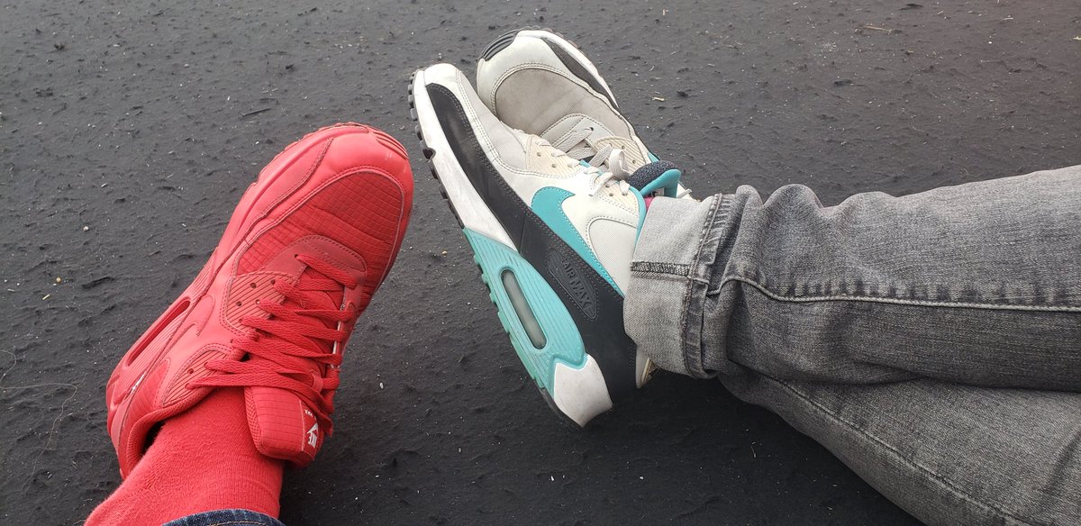 Bubbadiuff's tweet photo. #TeamAirmax en el #coronacapital19
#sneaker #sneakerhead https://t.co/wM41MeU3Mn