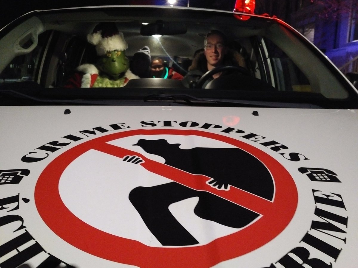 The #Grinch is keeping warm before we start <a href="/BarrhavenP/">Barrhaven Santa Parade</a> Barrhaven Santa Parade. Our <a href="/CrimeStoppersOT/">CrimeStoppersOttawa</a> driver is keeping  close eye on our suspect.