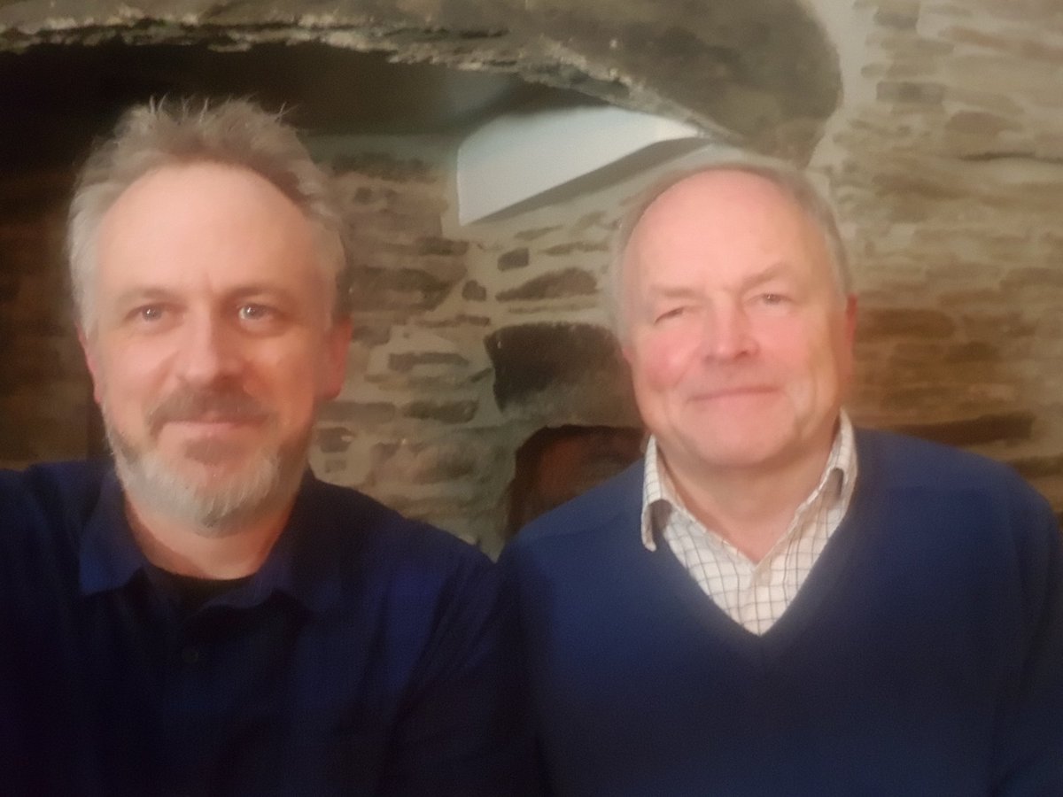 Durotrigesdig's tweet image. Just your normal Sunday evening chatting about #KingArthur with #CliveAnderson in a pub in #Cornwall