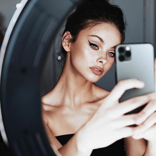 MEIKA_WOOLLARD_'s tweet photo. If you could have a one way ticket to anywhere in the world, where would you choose ? ✈️ Photo @edpurnomo
H&M @jade__kmakeup
#makeupperfect #makeup #imgmodels #wingedliner #woollard #makeuplooks #teenager #meikawoollard #getthelook #wingedeyeliner #gia… https://t.co/dMQbR9tXRo https://t.co/ffQcj0Zhp7