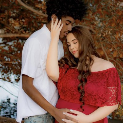HaileyCornman's tweet photo. we canโt wait to hold you baby girl. #2weeks2days #NewProfilePic https://t.co/NMM4DTwf9I