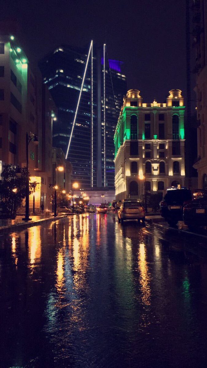 #أمطار_الرياض

يامَن رويت الأرض مطرآ ، أروي قلوبنا فرحآ ♥️🌧