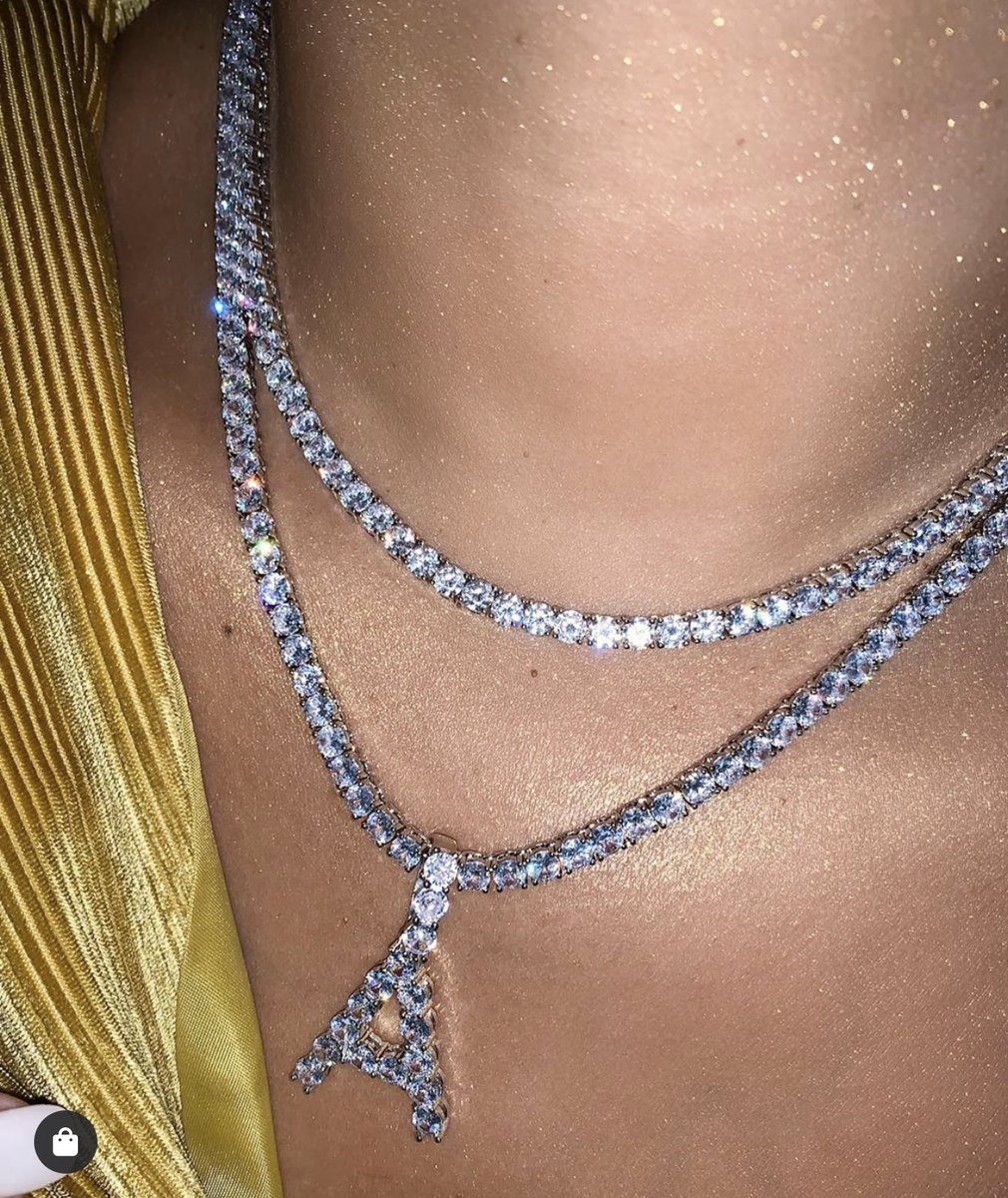 MasterFPL's tweet image. OMG he got me a diamond necklace with his initial on it😭💖