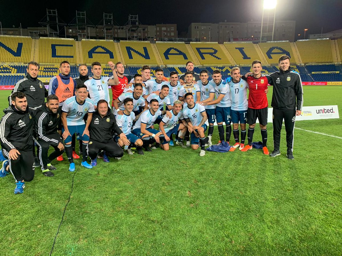 Argentina's tweet photo. #Sub23 Postales del triunfo albiceleste 📸

@Argentina se quedó con el cuadrangular @UnitedIFF 🏆 Certamen que se dio en el marco de la preparación para el Preolímpico 🏅

Gran fin de semana para nuestras Selecciones Nacionales 💪

#VamosArgentina 🇦🇷 https://t.co/4JiUFk8xW7