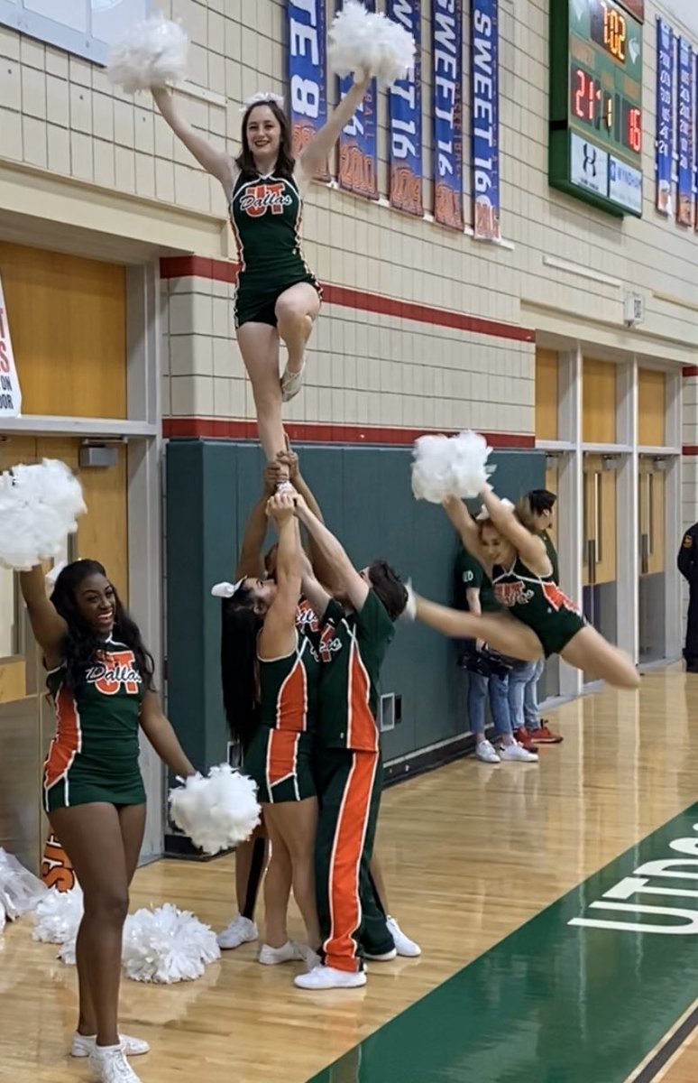 SherylMancey's tweet photo. UTDallas Cheer. I am in love with this team. 🧡💚🧡💚 @h_mancey @UTDallasCheer https://t.co/uI0UccT8m3