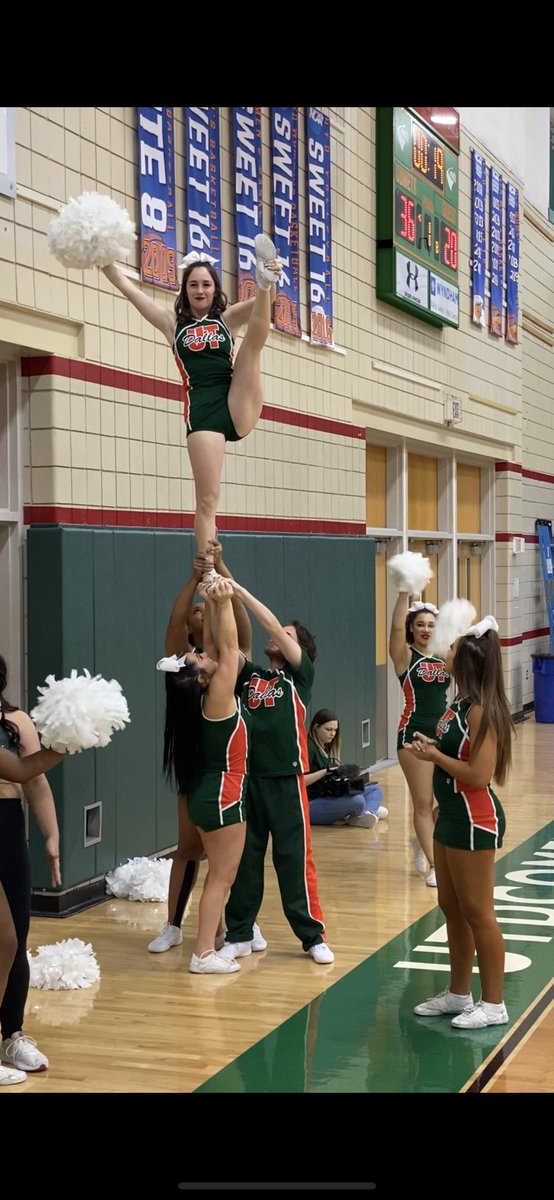 SherylMancey's tweet photo. UTDallas Cheer. I am in love with this team. 🧡💚🧡💚 @h_mancey @UTDallasCheer https://t.co/uI0UccT8m3