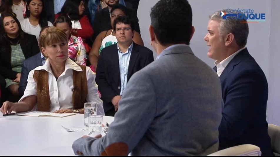 Baena's tweet image. Ahora: Programa #ConéctateConDuque por @InstitucionalTV.

Presidente @IvanDuque le cuenta a los colombianos prioridades del Gobierno. Hoy, balance de gestión de @MintrabajoCol @AliciaArango y @Colpensiones @JuanMVilla.

#EnVivo: pscp.tv/w/cKHMETFyYVFa…
