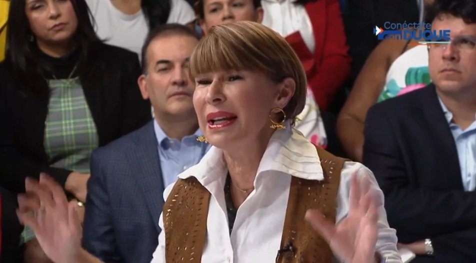 Baena's tweet image. Ahora: Programa #ConéctateConDuque por @InstitucionalTV.

Presidente @IvanDuque le cuenta a los colombianos prioridades del Gobierno. Hoy, balance de gestión de @MintrabajoCol @AliciaArango y @Colpensiones @JuanMVilla.

#EnVivo: pscp.tv/w/cKHMETFyYVFa…