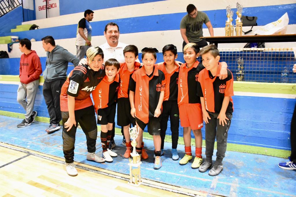 TWMunicipalidad's tweet photo. #AhoraTrelew La #MunicipalidadDeTrelew realizó las siguientes actividades en materia de #Deportes en la ciudad:
🔹️Entrega de premios "Portero Trelew" en el Gimnasio Municipalidad N°1.
🔹️ Finales y entrega de premios delTorneo Municipalidad de Futbool Femenino en CeDreTe. https://t.co/1K7PqBOZ7P