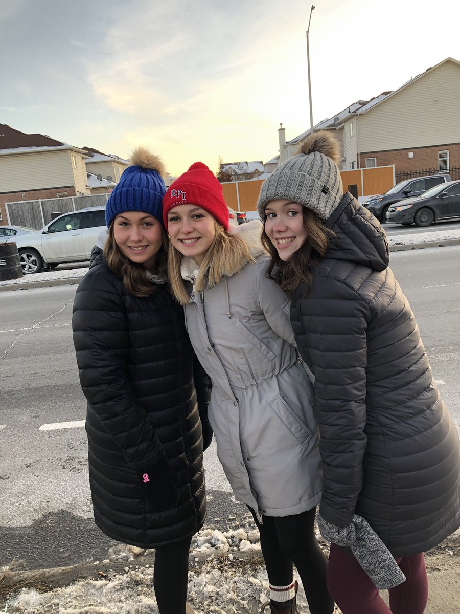 Volunteering for the <a href="/BarrhavenP/">Barrhaven Santa Parade</a> to help <a href="/madisonhawken/">Madison Hawken</a> and <a href="/EmmaArtichuk/">Emma Artichuk</a> #jmsshpa12