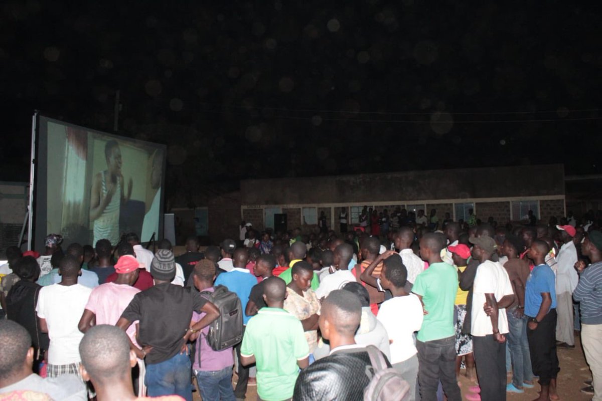 OkeloJavan's tweet photo. Thank you #Kisumu for turning up in large numbers this Saturday for outdoor movies we presented in partnership with @slumfilmfestival and @kenyafilmcommission #iamonevibeafrica #OneVibeFilms https://t.co/2ermOIkXzK
