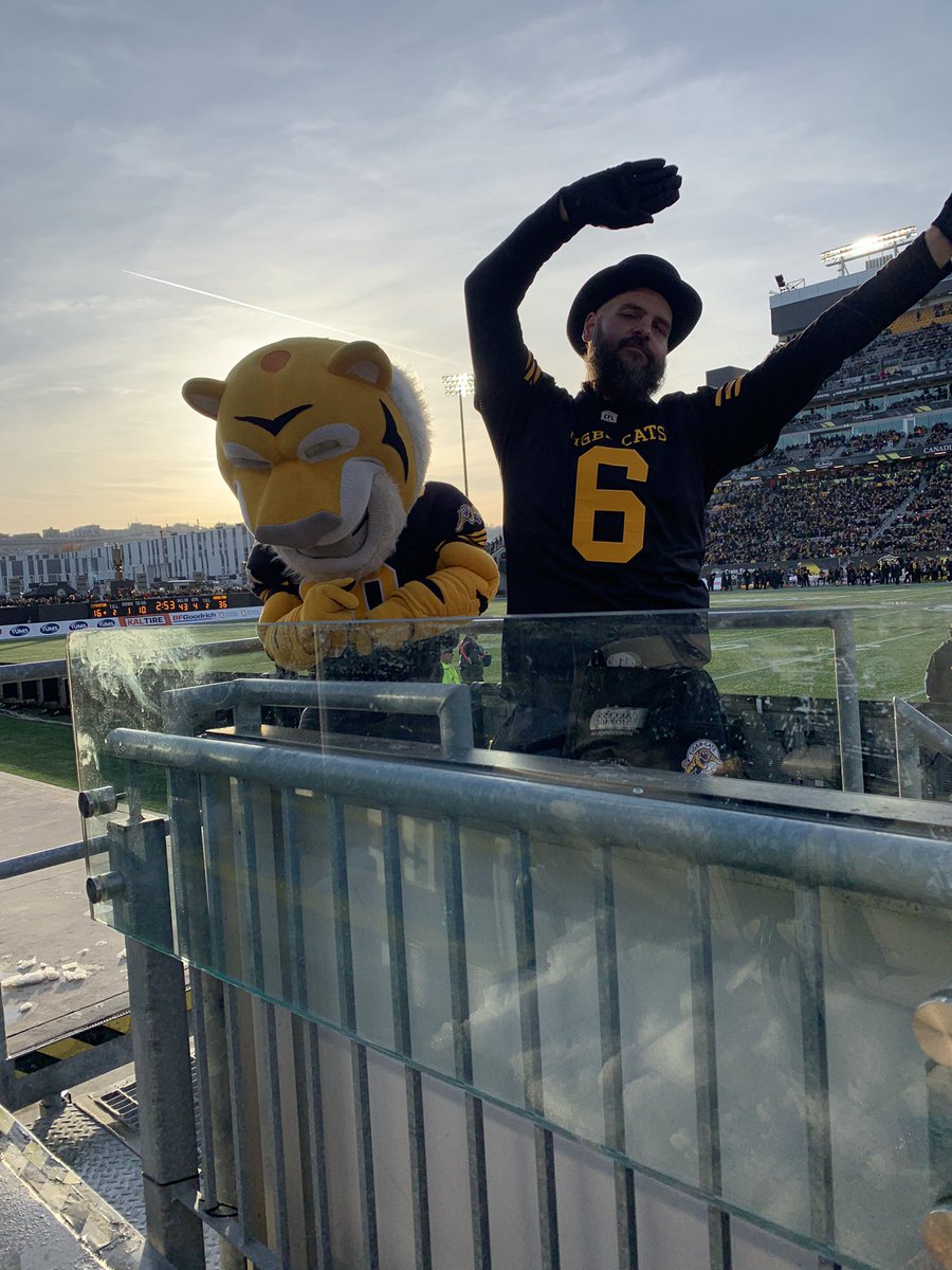 bhubber's tweet photo. Thanks Pigskin and Stripes for the birthday wishes for the 6 year old.  What a perfect day.  #OskeeWeeWee #GreyCup @Ticats https://t.co/2p3fls5Rxb