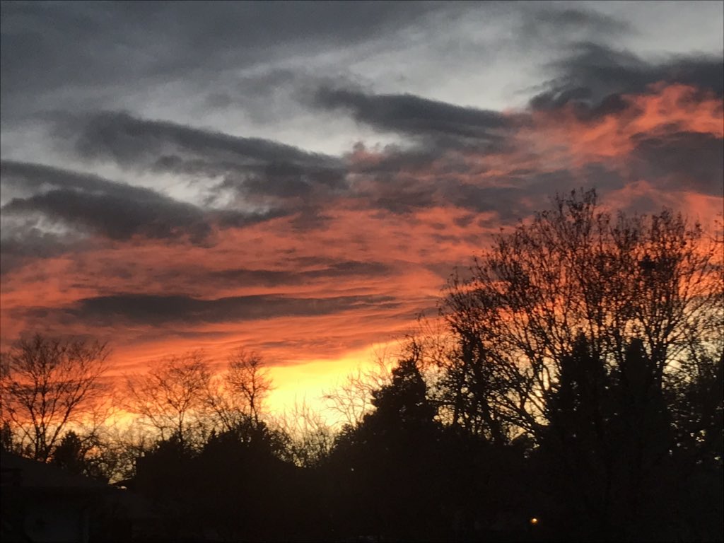 goavs925's tweet photo. I love when I catch a beautiful sunset when Iβm walking home from the neighborβs on football Sundays #swdenver @ChrisCBS4 @DaveCBS4 @LaurenCBS4 @CReppWx @theWXwoman https://t.co/lPzyJRY7PU