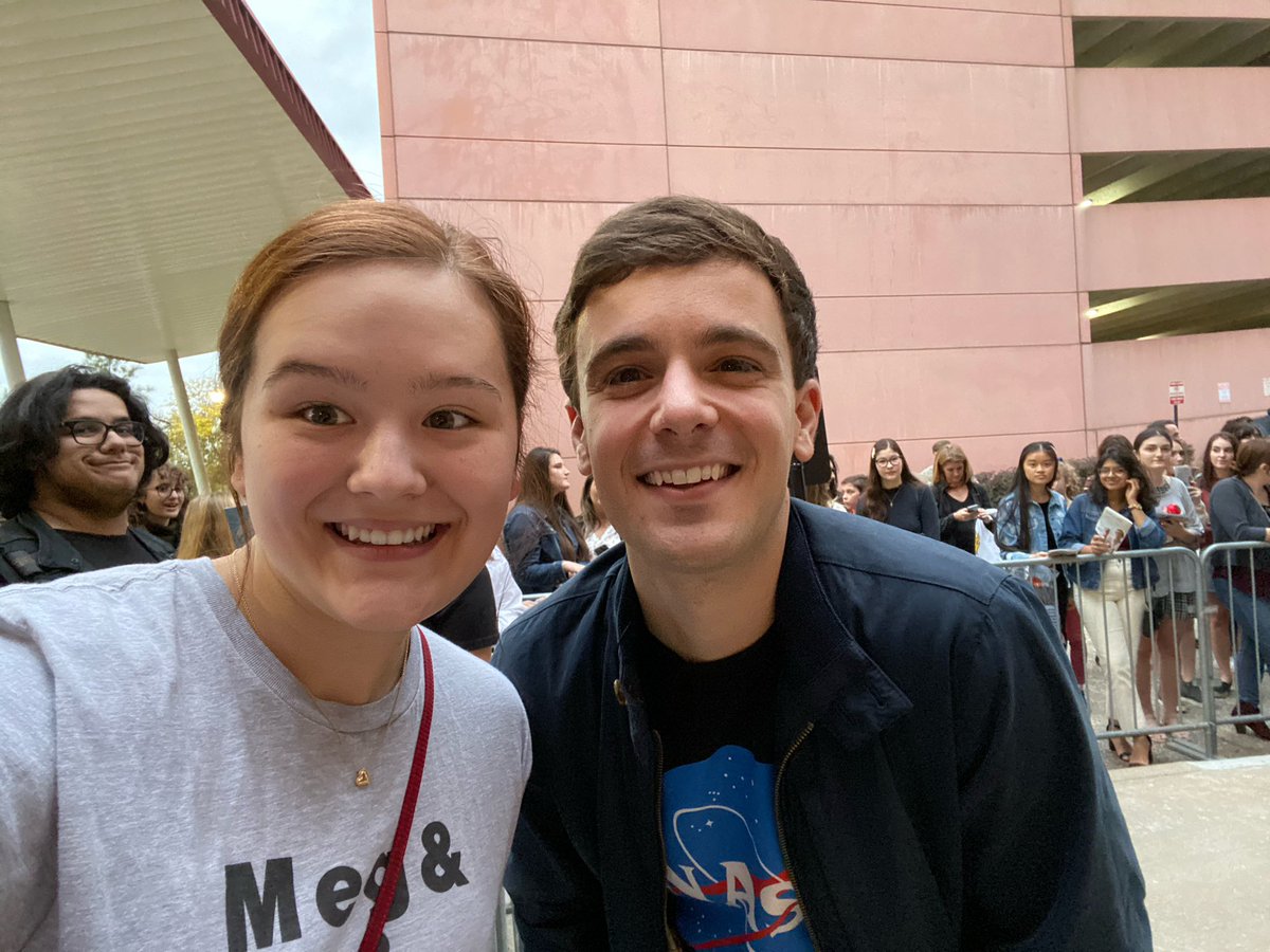 avabryantmusic's tweet image. To the guy who thought photobombing would be funny, thank you. You’ve officially ruined my picture with #evanhansen #DearEvanHansen