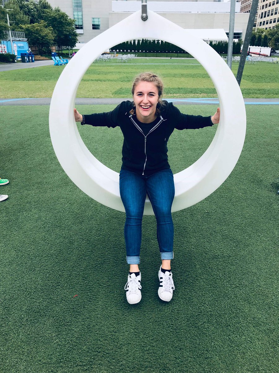 WisconsinES's tweet photo. Happy #ScholarSunday😊 Lillian Stenz is a senior majoring in kinesiology with a textile design certificate. She is currently learning how to handstand and she is in a weaving class. She also is a hockey player! https://t.co/H9eSSCR8IE