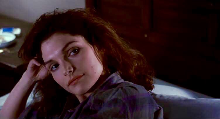 Happy birthday Mary Elizabeth Mastrantonio, who impressed me very much in The color of money. 