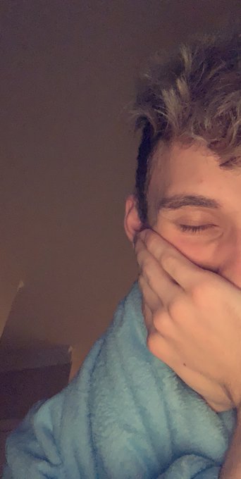 Who&rsquo;s tryna cuddle with me in this super fucking soft blanket 😩???? We can watch Disney+ 😝 &bull; &bull; P.s. if<a href="/tag/gay"class="tags"><span>#gay</span></a><a href="/tag/spookyboy"class="tags"><span>#spookyboy</span></a>