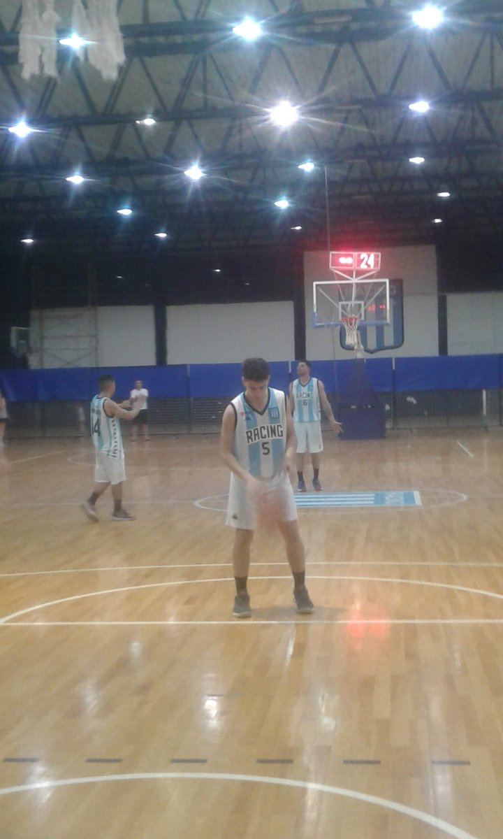 Facunicolas23's tweet photo. #Basquet | FINAL DEL PARTIDO

Cierre muy friccionado con muchas faltas para ambos lados. #Racing mantuvo la diferencia en dos dígitos gran parte del juego y aprovechó cada tiro. Fue victoria de @BasquetRacing por 86-78 https://t.co/EV5NbbRKsy