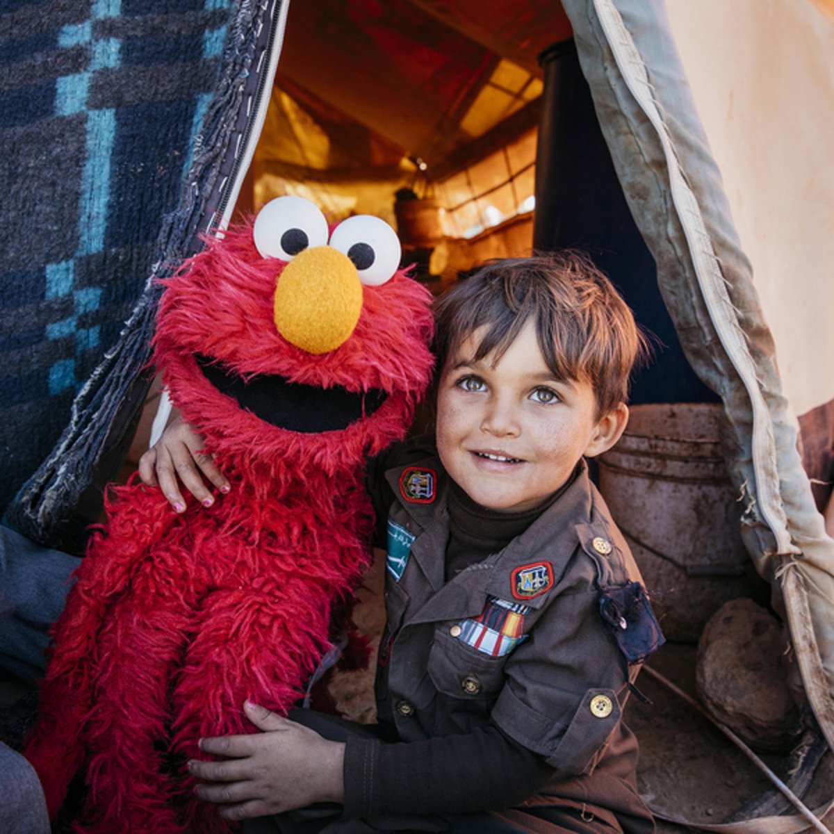 RESCUEorg's tweet image. Together with @sesamestreet, we’re working to bring an education to a generation of Syrian refugee children at risk and help heal the scars of war. 

Watch a special behind-the scenes look into our work on @60Minutes starting now— and learn more here: Rescue.org/Sesame