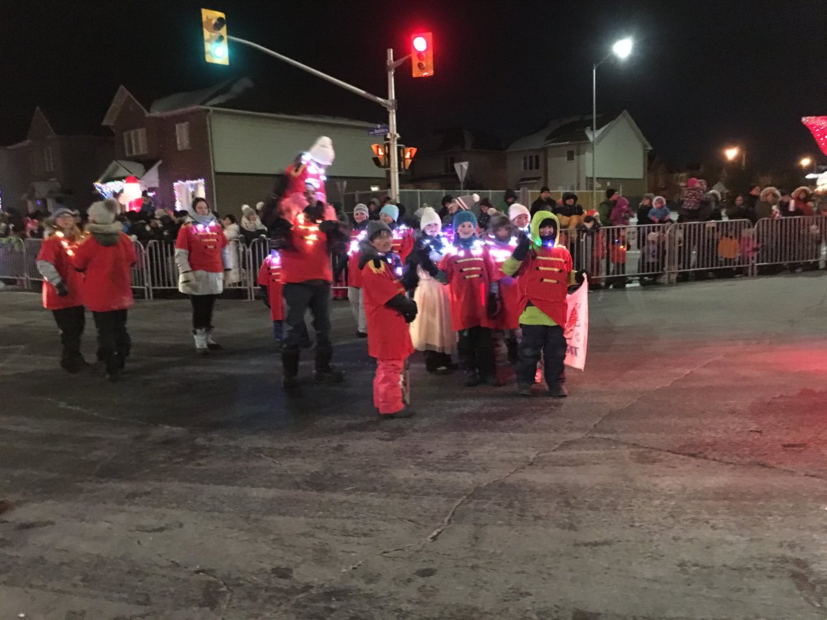 Thanks to the ⁦⁦<a href="/SEAScouncil/">SEAS School Council</a>⁩ parade committee for such a creative and beautiful float!  Loved seeing all the dedicated toy soldiers involved!  Super cute!