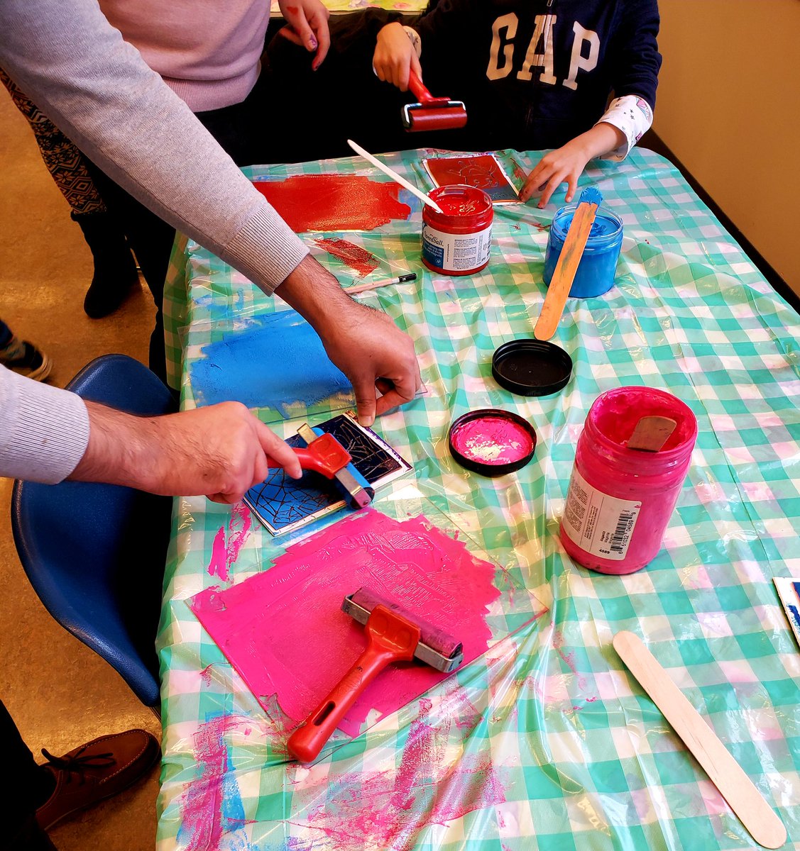 BlankCanvasesTO's tweet photo. We had an amazing time teaching  "'Tis The Season Art Workshops" at The Assembly Hall last Saturday. 
The Beautiful works both Prints and Graffiti Tags will be up at the Art Show Reception on November 27th! A must visit! 
#BlankCanvases #Currysartstore #theassemblyhall https://t.co/AGbytbLPTw