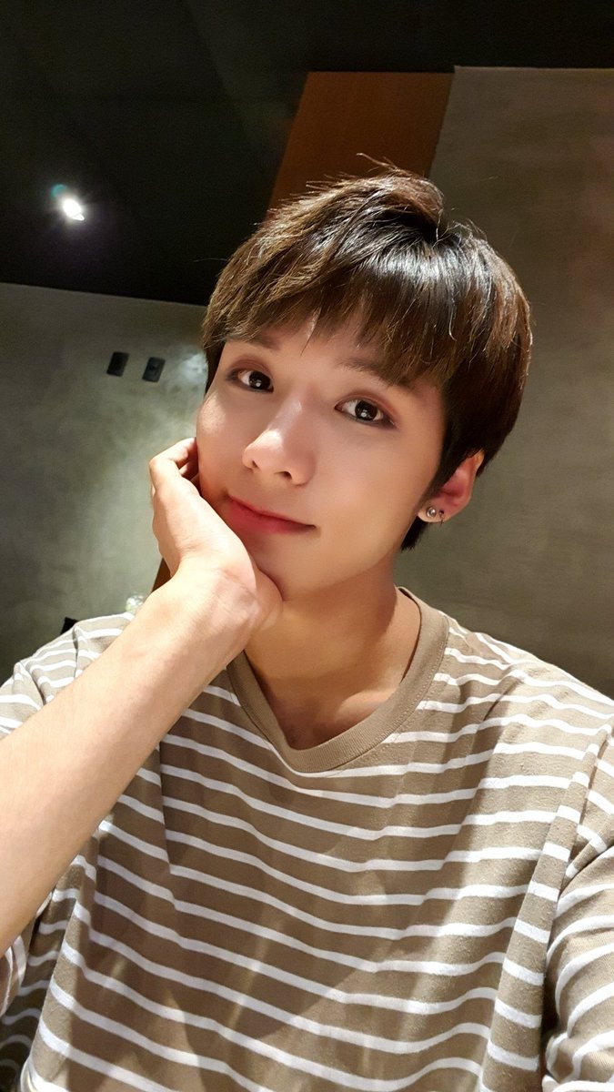 spectrum_brazil's tweet photo. [#Donggyu]
Esse foi meu primeiro aniversário de 36 horas.
Já é o final do dia, mas eu estou tão feliz por desembalar isso com um jantar delicioso e três bolos.
Obrigado, Lantana 💐 https://t.co/scELzzR7zS