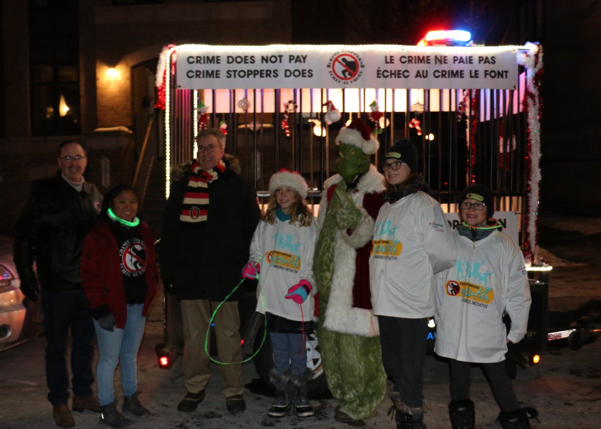 Always nice to have Mayor <a href="/JimWatsonOttawa/">Jim Watson</a> stop by to encourage our #Youth #Volunteers before <a href="/BarrhavenP/">Barrhaven Santa Parade</a> #BarrhavenSantaParade