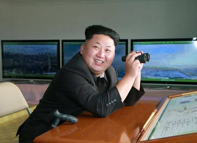 KimJjongUn's tweet photo. 당신의 작은 거시기를 찾으려고 hahahaha https://t.co/u3t8hEogCm