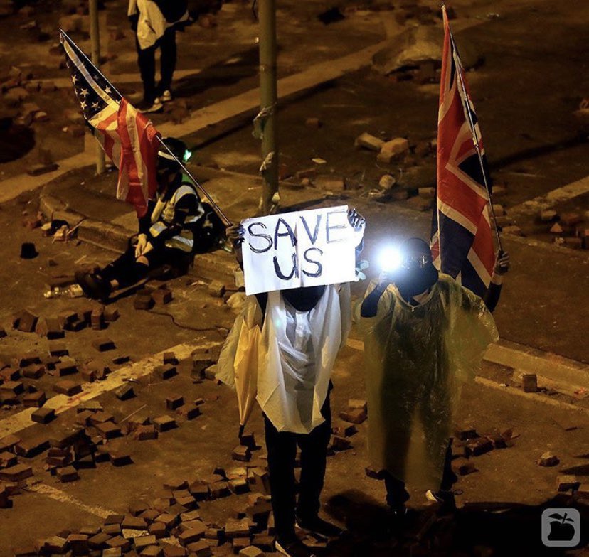 elteeszewifhk's tweet image. Meanwhile...the police claimed that they did not take action inside the Hong Kong Polytechnic University, but they are spotted arresting students inside the university (Red circles). This is happening in Hong Kong. #HongkongSOS #HongKong #PolyUHK #StandWithHongKong