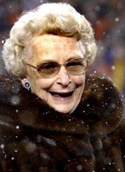 LoopGuy7's tweet photo. Hey #CoachNagy time to call up ol’ Lady  McCaskey to kick field goals! #CHIvsLAR https://t.co/bUVWfzkXHB