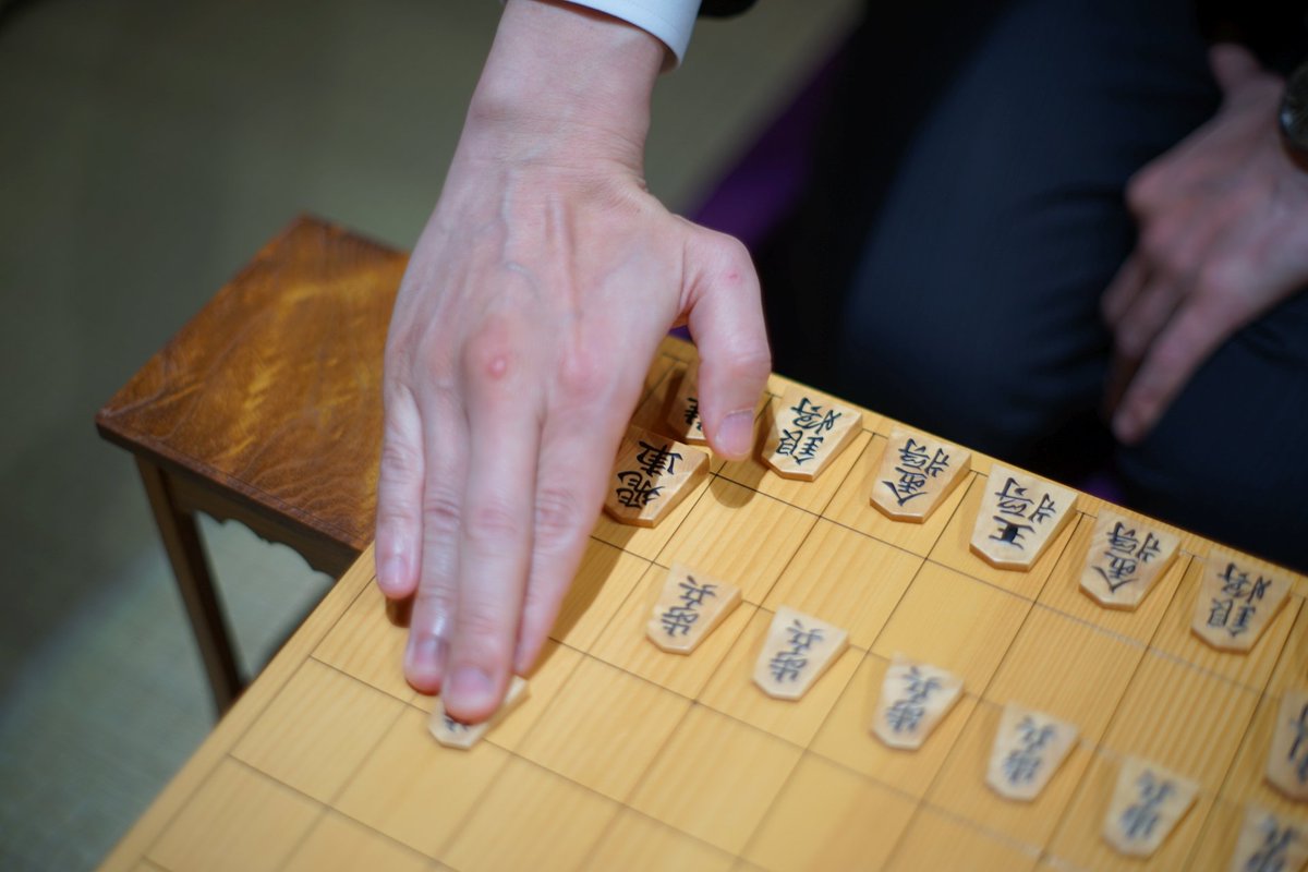 駒doc 編集部 この手だれの手 完全版 第39回 ゲスト 木村一基王位 ４ T Co 6xa8hymiev 公開しました 対局について そして気になる 将棋めし についてなど いろいろお聞きしました ぜひお読みください 駒doc T Co