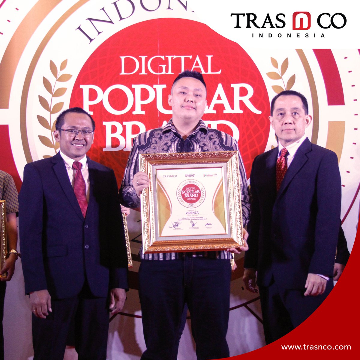 trasnco's tweet photo. Inilah peraih Indonesia Digital Popular Brand Award 2019 untuk kategori Pisau Dapur dan Panci Presto, Vicenza. https://t.co/kwJTF0Idkf