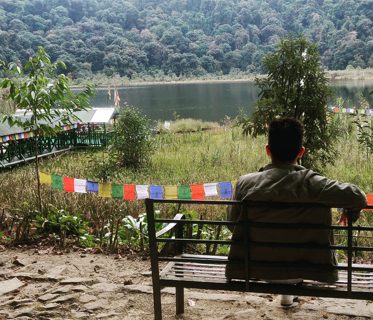 pavakunadkat's tweet image. Humare gaaon ke paas nadi thi. 
Main tairna seekhna chaahta tha. 
Tab kahan maaloon tha ki jab tairna seekh jaaenge , nadi se door ho jaayenge 🌊🏞️
- Pankaj Tripathi @pankajtripathi 
.
.
.
.
.
.
.
#Pavak #PavakUnadkat #mondaymotivation #pankajtripathi #