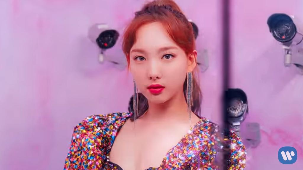 Twice nayeon wallpaper. твайс the feels обложка. Twice nayeon tzuyu sana mina. твайс наен песня. твайс наен песня.