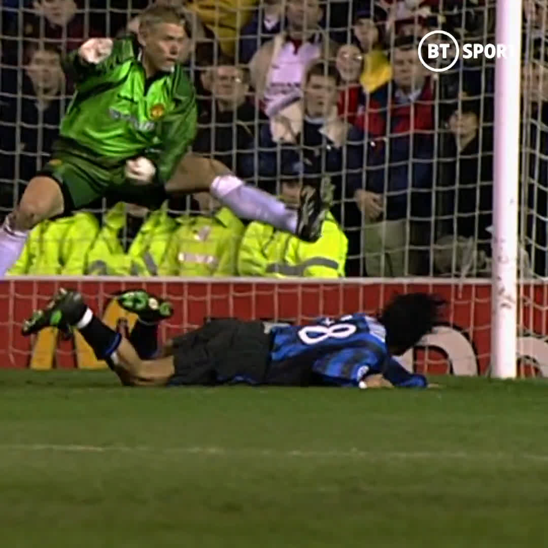 Happy Birthday to Peter Schmeichel! 

Unbeatable in his pomp. a true goalkeeping icon! 