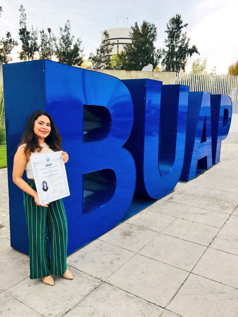 AndyCarrascoA's tweet image. Y como esto también es de ellos, hoy fuimos a tomarnos fotos bonitas para guardar este bonito recuerdo ✨ #OrgullosamenteBUAP