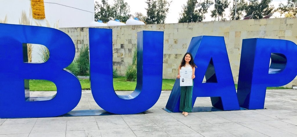 AndyCarrascoA's tweet image. Y como esto también es de ellos, hoy fuimos a tomarnos fotos bonitas para guardar este bonito recuerdo ✨ #OrgullosamenteBUAP