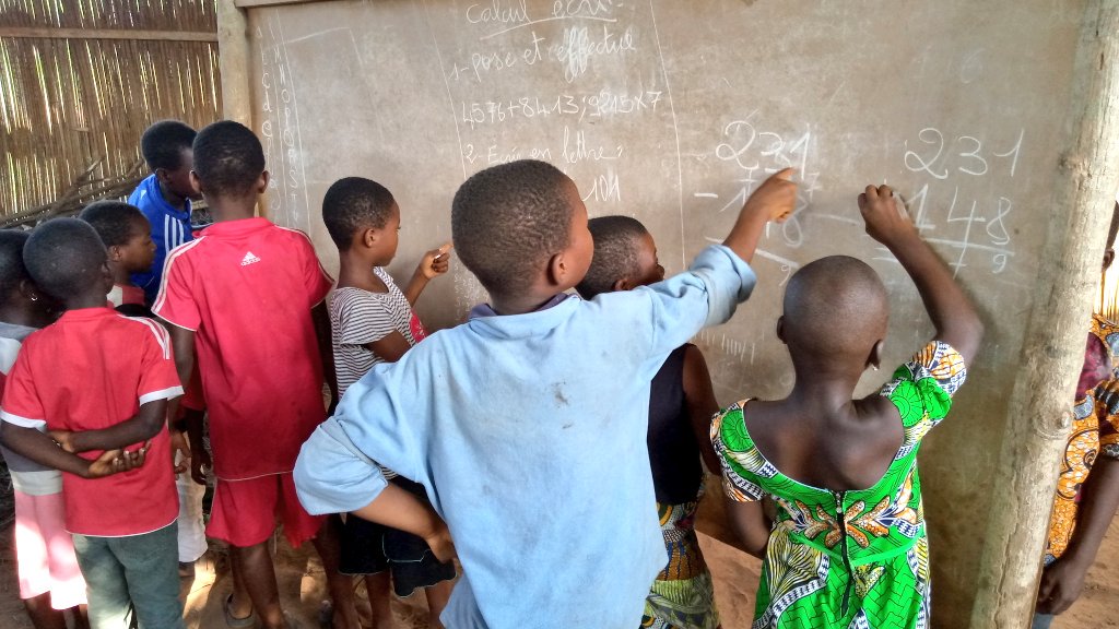 FaodOrphelins's tweet photo. @FaodOrphelins children prepare for the exams at the end of the first term of the school year in Togo. Bravo and courage the children
 #support #donate #our_support_their_hope #faodassociaation #togethersaveorphans 

 ... https://t.co/Poz9DQIR5j https://t.co/IVUWAaJBWe