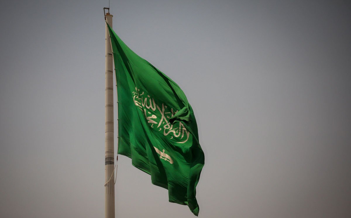 Saudi Arabia cuts Saudi Aramco valuation, boosts loans to get IPO done dlvr.it/RJVW0Z