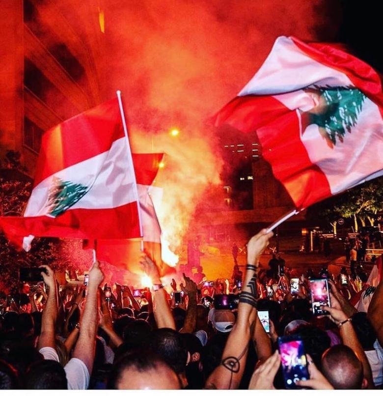 لدي حل يخرج لبنان من الأزمة و يعيد الثوار إلى بيوتهم ويرضي الجميع ويعيد للبنان مكانته الاقتصادية والدولية.#لبنان_ينتفض #الثورة_مستمرة